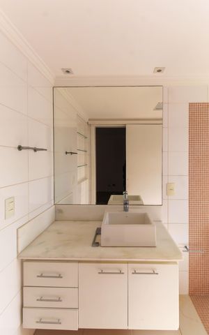 Apartamento para alugar com 298m², 4 quartos e 5 vagas Apartamento para alugar com 298m², 4 quartos e 5 vagasBanheiro da Suíte 3