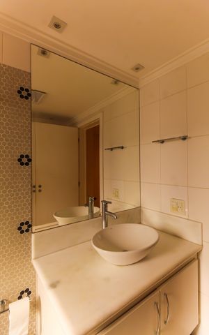 Apartamento para alugar com 298m², 4 quartos e 5 vagas Apartamento para alugar com 298m², 4 quartos e 5 vagasBanheiro da Suíte 2
