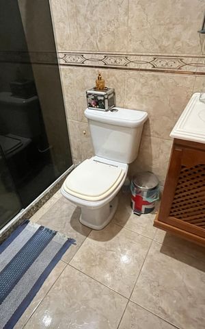 Casa à venda com 60m², 3 quartos e sem vaga Casa à venda com 60m², 3 quartos e sem vagaBanheiro