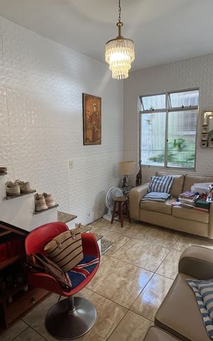 Casa à venda com 60m², 3 quartos e sem vaga Casa à venda com 60m², 3 quartos e sem vagaSala
