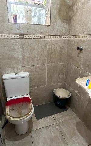 Casa à venda com 60m², 3 quartos e sem vaga Casa à venda com 60m², 3 quartos e sem vagaBanheiro 2