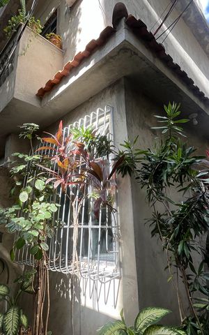Casa à venda com 60m², 3 quartos e sem vaga Casa à venda com 60m², 3 quartos e sem vagaFachada