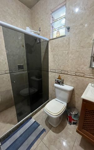 Casa à venda com 60m², 3 quartos e sem vaga Casa à venda com 60m², 3 quartos e sem vagaBanheiro