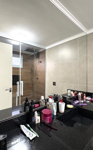 Casa para alugar com 220m², 2 quartos e 3 vagas Casa para alugar com 220m², 2 quartos e 3 vagasBanheiro da Suíte 1