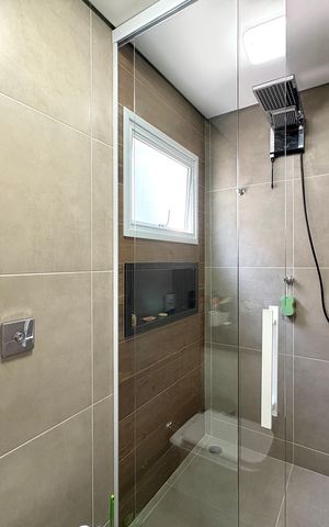 Casa para alugar com 220m², 2 quartos e 3 vagas Casa para alugar com 220m², 2 quartos e 3 vagasBanheiro da Suíte 2