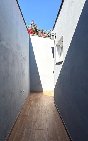 Casa para alugar com 220m², 2 quartos e 3 vagas Casa para alugar com 220m², 2 quartos e 3 vagasEntrada e Corredor externo