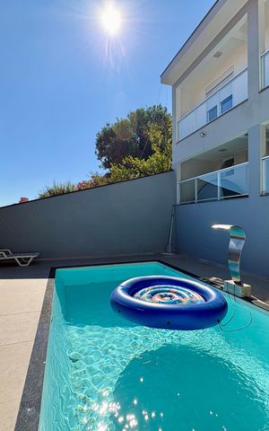 Casa para alugar com 220m², 2 quartos e 3 vagas Casa para alugar com 220m², 2 quartos e 3 vagasPiscina