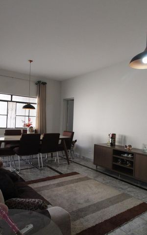 Casa à venda com 1400m², 4 quartos e 5 vagasSala de jantar