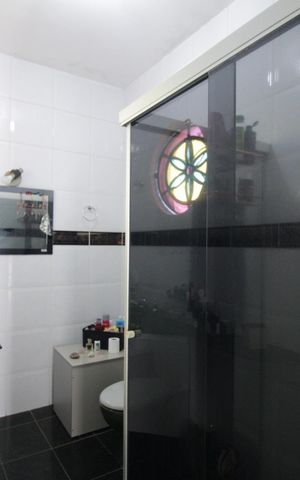Casa à venda com 1400m², 4 quartos e 5 vagasBanheiro social