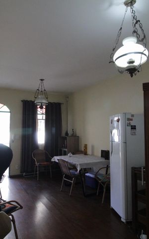 Casa à venda com 1400m², 4 quartos e 5 vagasSala