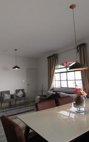 Casa à venda com 1400m², 4 quartos e 5 vagasSala de jantar
