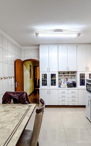 Casa à venda com 456m², 4 quartos e 4 vagasCozinha - Armários