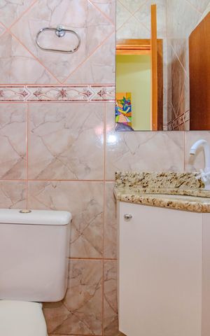 Casa à venda com 192m², 3 quartos e 2 vagas Casa à venda com 192m², 3 quartos e 2 vagasLavabo