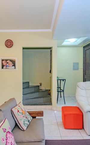 Casa à venda com 192m², 3 quartos e 2 vagas Casa à venda com 192m², 3 quartos e 2 vagasSala