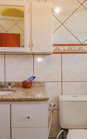 Casa à venda com 192m², 3 quartos e 2 vagas Casa à venda com 192m², 3 quartos e 2 vagasBanheiro da Suíte