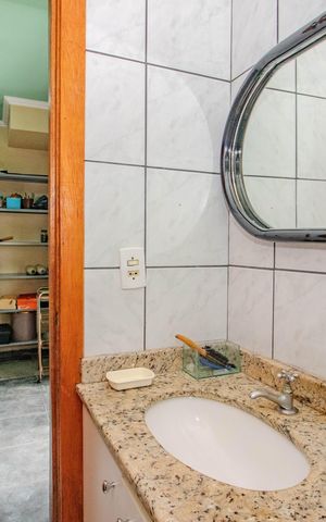 Casa à venda com 192m², 3 quartos e 2 vagas Casa à venda com 192m², 3 quartos e 2 vagasBanheiro Social 2
