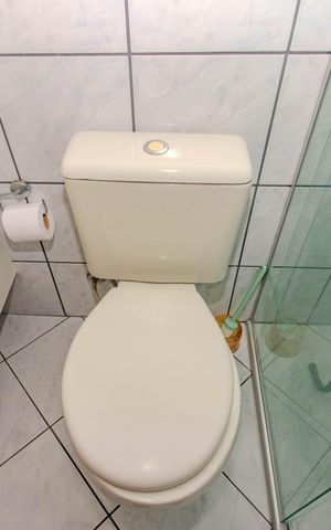 Casa à venda com 192m², 3 quartos e 2 vagas Casa à venda com 192m², 3 quartos e 2 vagasBanheiro Social 2