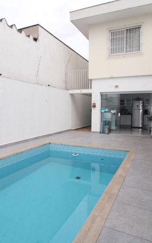 Casa à venda com 210m², 3 quartos e 4 vagasÁrea de Serviço / Área Comum