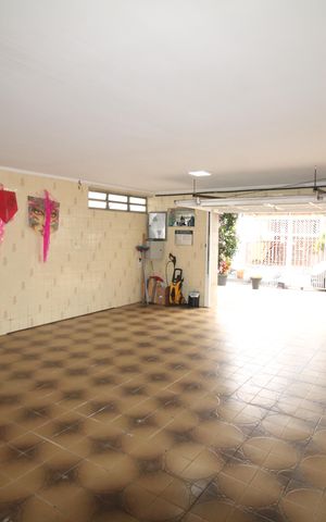 Casa à venda com 210m², 3 quartos e 4 vagasGaragem / Área de Serviço