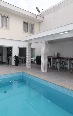 Casa à venda com 210m², 3 quartos e 4 vagasÁrea de Serviço / Área Comum
