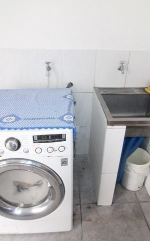 Casa à venda com 210m², 3 quartos e 4 vagasÁrea de Serviço / Área Comum