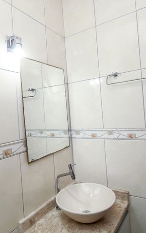 Casa à venda com 72m², 2 quartos e 1 vaga Casa à venda com 72m², 2 quartos e 1 vagaBanheiro da Suíte 1