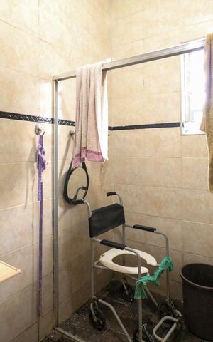 Casa à venda com 200m², 2 quartos e 3 vagasBanheiro