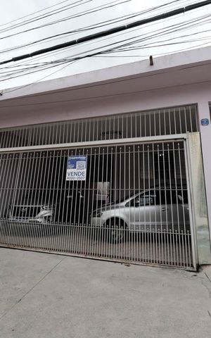 Casa à venda com 201m², 2 quartos e 3 vagasFachada