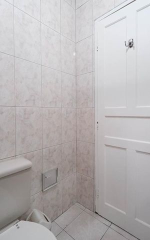 Casa à venda com 201m², 2 quartos e 3 vagasBanheiro