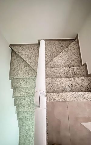 Casa à venda com 135m², 2 quartos e 3 vagasEscada
