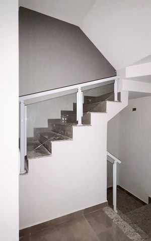 Casa à venda com 135m², 2 quartos e 3 vagasEscada
