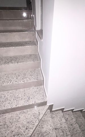 Casa à venda com 135m², 2 quartos e 3 vagasEscada