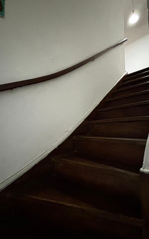 Casa para alugar com 70m², 2 quartos e sem vaga Casa para alugar com 70m², 2 quartos e sem vagaEscada