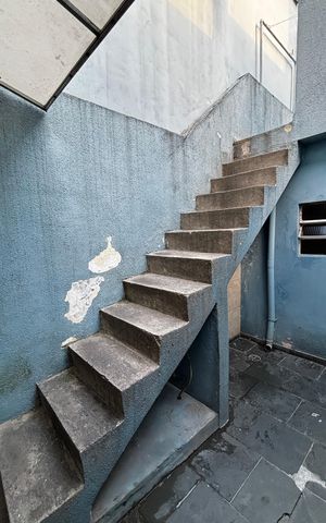 Casa para alugar com 70m², 2 quartos e sem vaga Casa para alugar com 70m², 2 quartos e sem vagaEscada