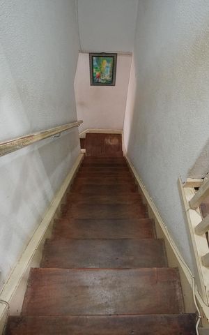 Casa à venda com 152m², 3 quartos e 1 vagaEscada