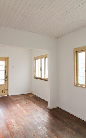 Casa à venda com 100m², 2 quartos e 3 vagas Casa à venda com 100m², 2 quartos e 3 vagasSala