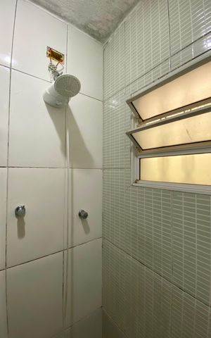 Casa à venda com 60m², 2 quartos e 1 vaga Casa à venda com 60m², 2 quartos e 1 vagaBanheiro