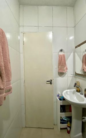 Casa à venda com 60m², 2 quartos e 1 vaga Casa à venda com 60m², 2 quartos e 1 vagaBanheiro