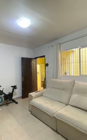 Casa à venda com 60m², 2 quartos e 1 vaga Casa à venda com 60m², 2 quartos e 1 vagaSala