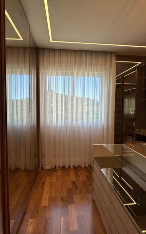 Apartamento à venda com 284m², 3 quartos e 5 vagas Apartamento à venda com 284m², 3 quartos e 5 vagasCloset da suíte 1