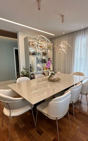 Apartamento à venda com 284m², 3 quartos e 5 vagas Apartamento à venda com 284m², 3 quartos e 5 vagasSala de Jantar