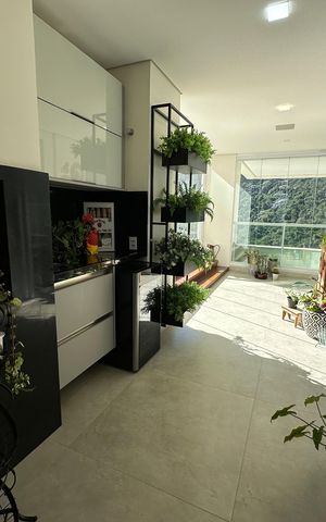 Apartamento à venda com 284m², 3 quartos e 5 vagas Apartamento à venda com 284m², 3 quartos e 5 vagasChurrasqueira
