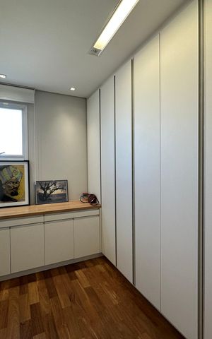 Apartamento à venda com 284m², 3 quartos e 5 vagas Apartamento à venda com 284m², 3 quartos e 5 vagasRoupeiro
