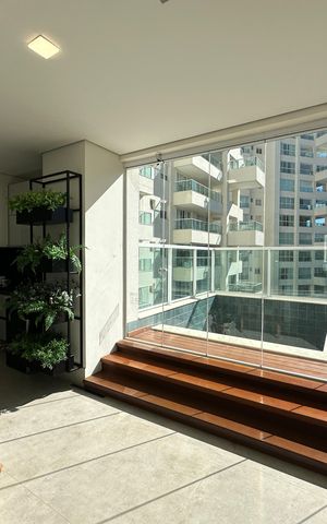 Apartamento à venda com 284m², 3 quartos e 5 vagas Apartamento à venda com 284m², 3 quartos e 5 vagasPiscina