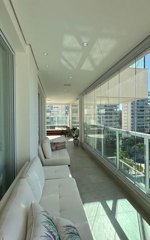 Apartamento à venda com 284m², 3 quartos e 5 vagas Apartamento à venda com 284m², 3 quartos e 5 vagasVaranda da Sala
