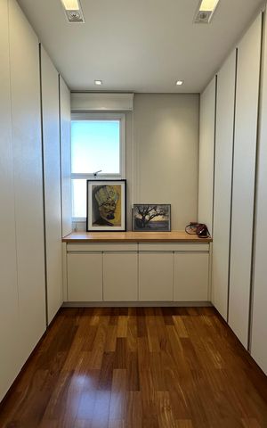 Apartamento à venda com 284m², 3 quartos e 5 vagas Apartamento à venda com 284m², 3 quartos e 5 vagasRoupeiro