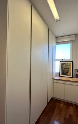 Apartamento à venda com 284m², 3 quartos e 5 vagas Apartamento à venda com 284m², 3 quartos e 5 vagasRoupeiro