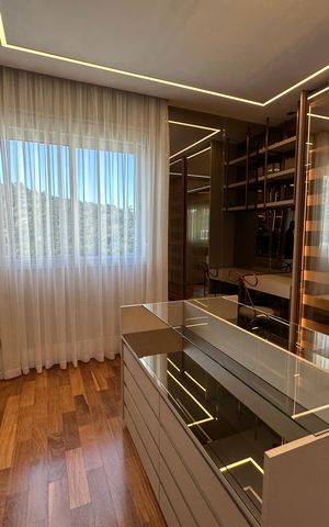 Apartamento à venda com 284m², 3 quartos e 5 vagas Apartamento à venda com 284m², 3 quartos e 5 vagasCloset da suíte 1