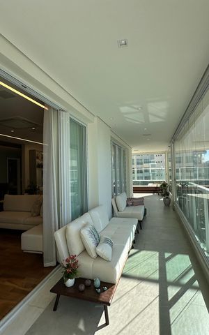 Apartamento à venda com 284m², 3 quartos e 5 vagas Apartamento à venda com 284m², 3 quartos e 5 vagasVaranda da Sala