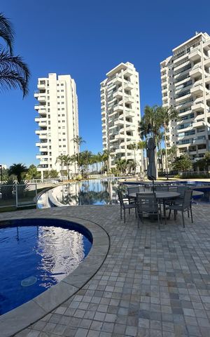 Apartamento à venda com 284m², 3 quartos e 5 vagas Apartamento à venda com 284m², 3 quartos e 5 vagasÁrea comum - Piscina